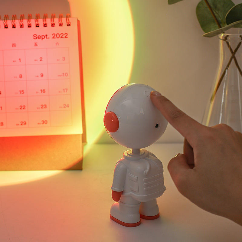 Astronaut Sunset Lamp – USB Rechargeable Mood Light with Built-in Battery