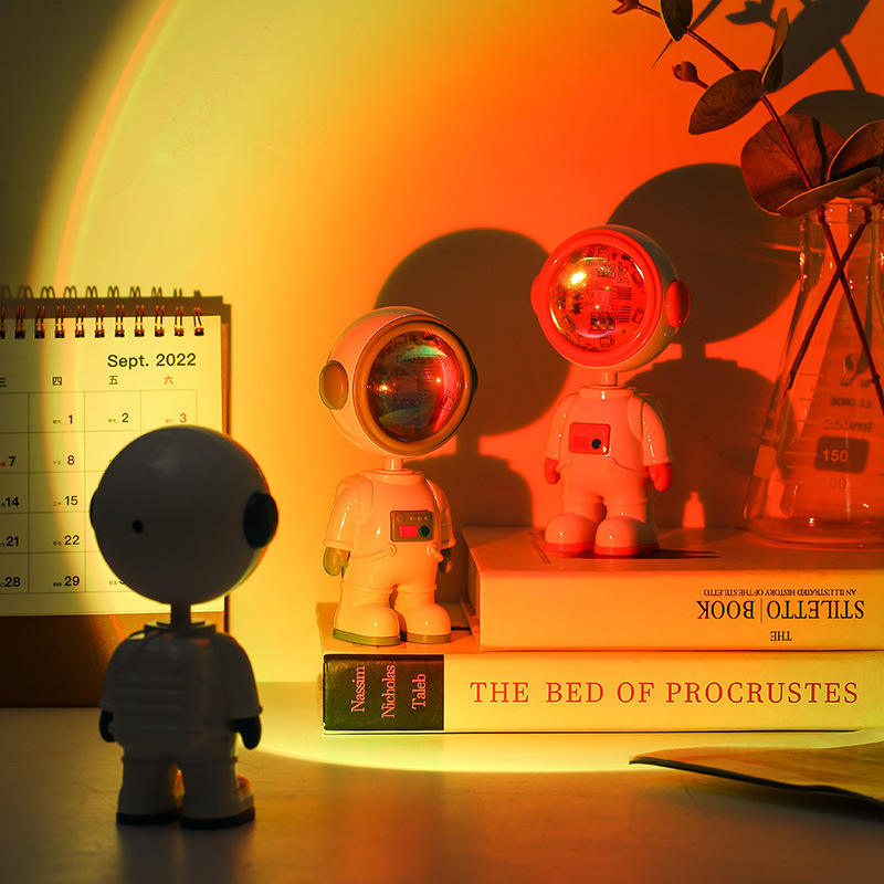 Astronaut Sunset Lamp – USB Rechargeable Mood Light with Built-in Battery