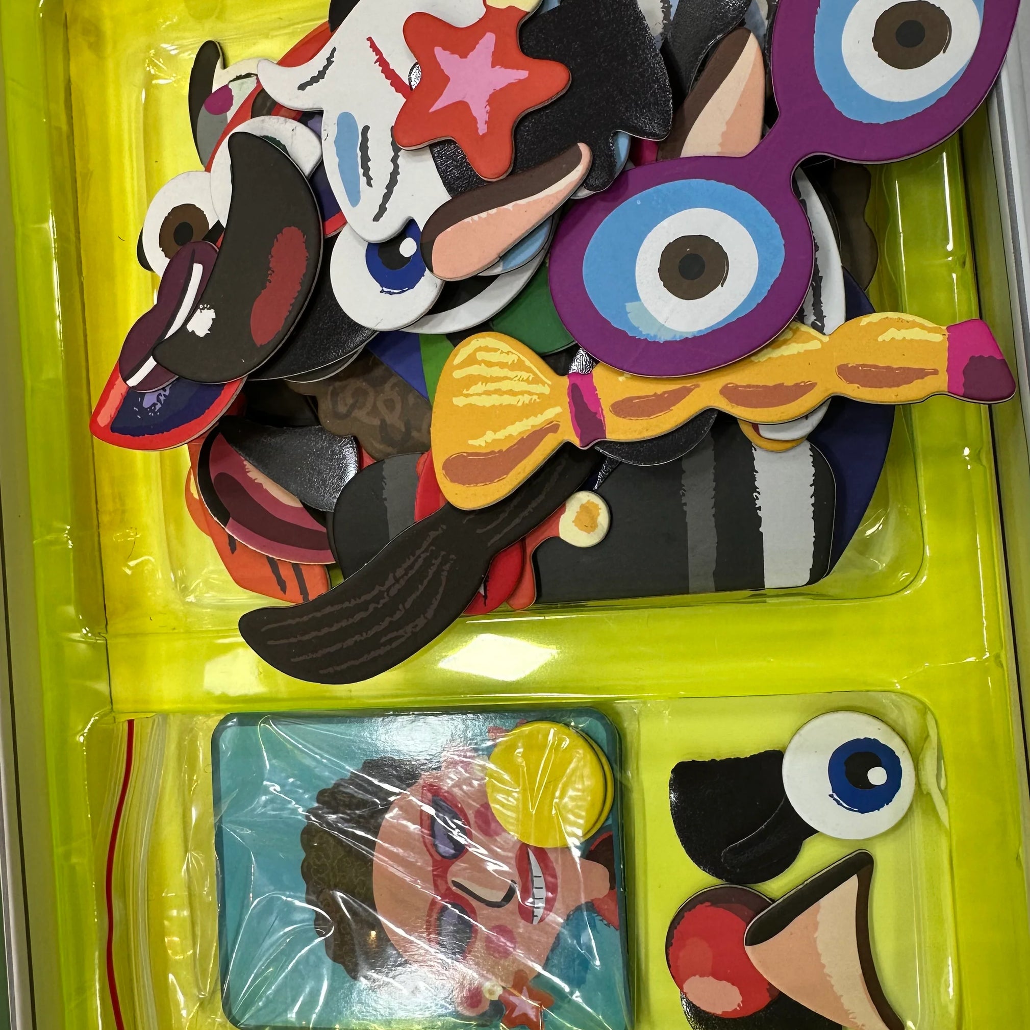 Magnetic Face Changing Puzzle Game - 67 Pieces.