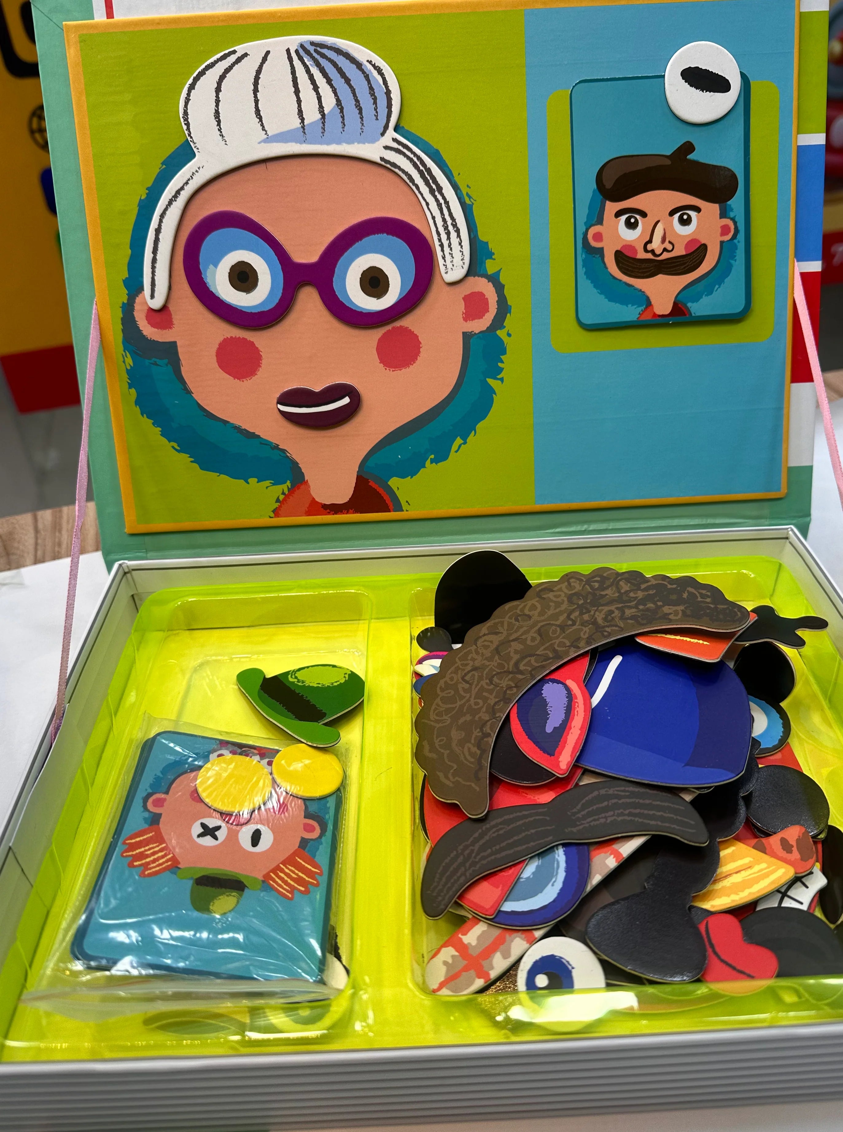 Magnetic Face Changing Puzzle Game - 67 Pieces.