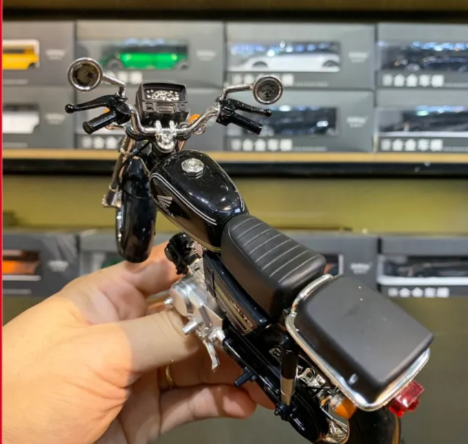 Honda CD 70 Die-Cast Metal Motorcycle Model